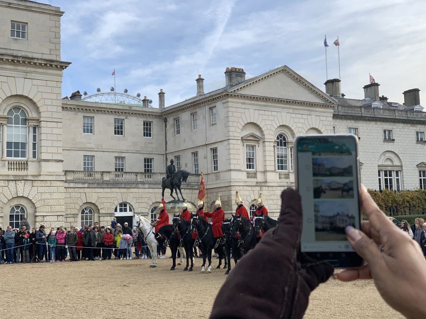 London: Changing of the Guard Private Group or Family Tour - A short escort to Buckingham Palace: why private helps here