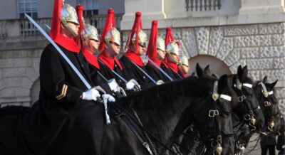 London: Changing of the Guard Tour at Buckingham Palace - Getting the changing-of-the-guard views the right way (without the front gates)
