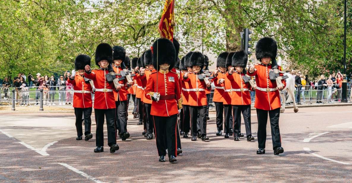 London: Changing of the Guard Tour by Buckingham Palace - The 75-minute walk: where the ceremony timing actually makes sense