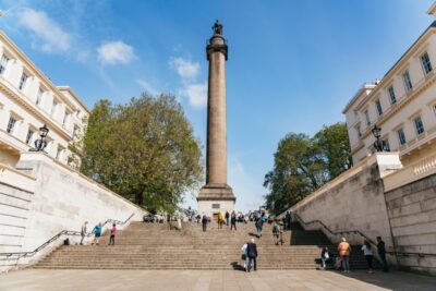 London: Changing of the Guard Tour by Buckingham Palace - Meeting point at Duke of York Monument: find it, then breathe