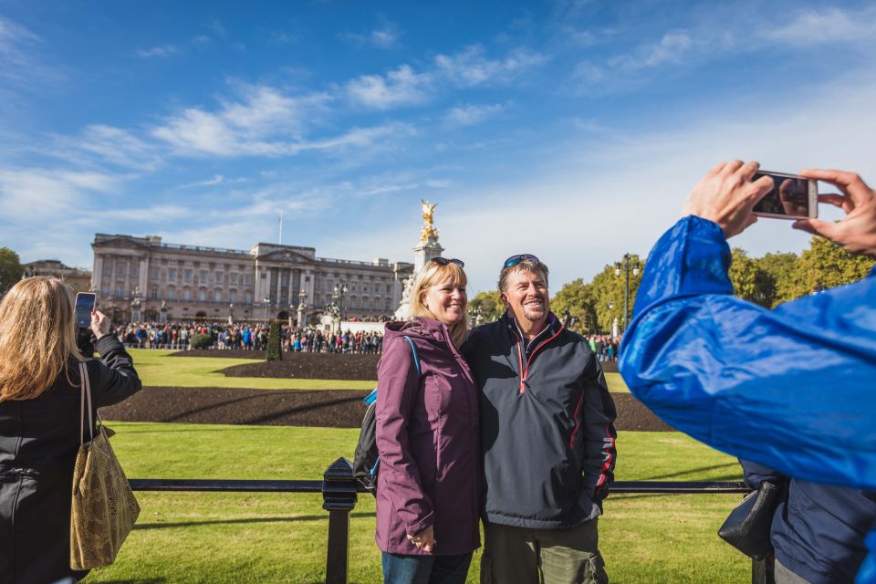 London: Changing of the Guard Walking Tour - Mobility Reality Check: Steps and Marching Pace