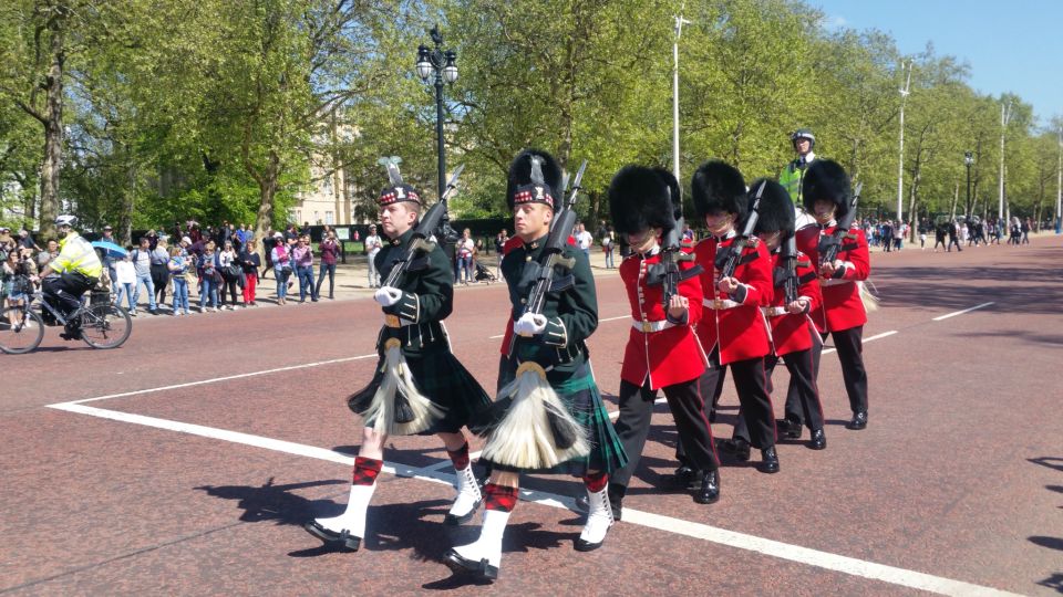 London: Changing of the Guard Walking Tour - The Route: From Piccadilly Circus to the Mall’s Royal Highlights