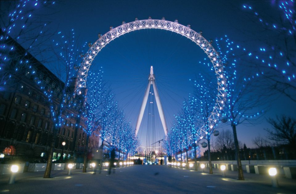 London: Christmas Eve City Tour with Dinner & Midnight Mass - Covent Garden Christmas dinner: three courses, Prosecco, and the timing reality