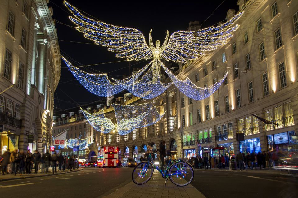 London Christmas Lights Bike Tour - The guides matter: Sam, Dominic, Chris, George, and Dominik in real-life pacing
