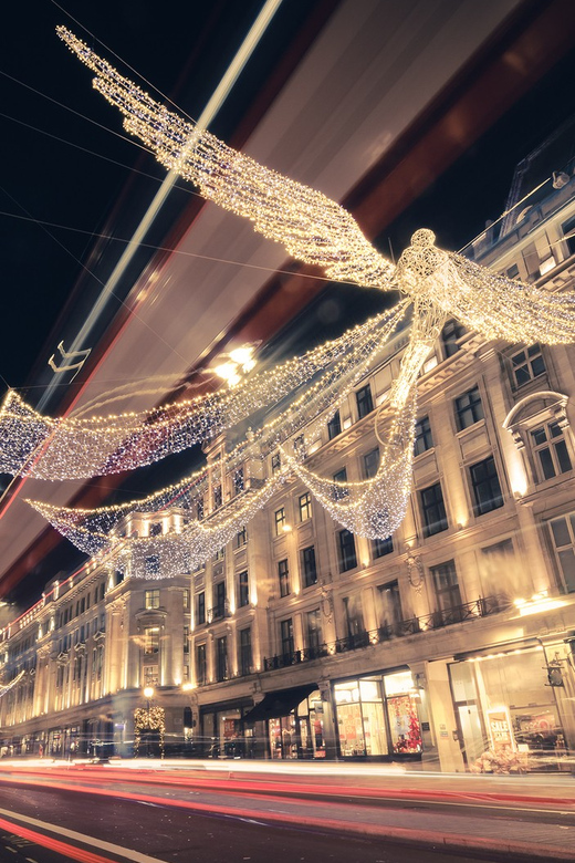 London: Christmas Lights Tour by Vintage Double-Decker Bus - Live English commentary: the difference between seeing and understanding