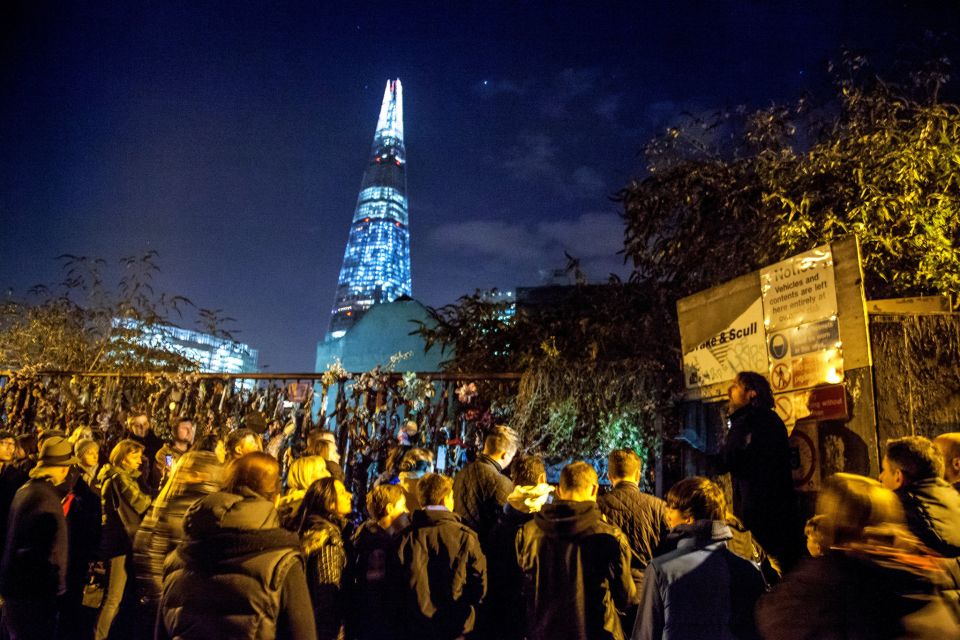 London: Comedy Horror Ghost Tour on a Bus - On-board bus comfort and what the vintage Routemaster adds