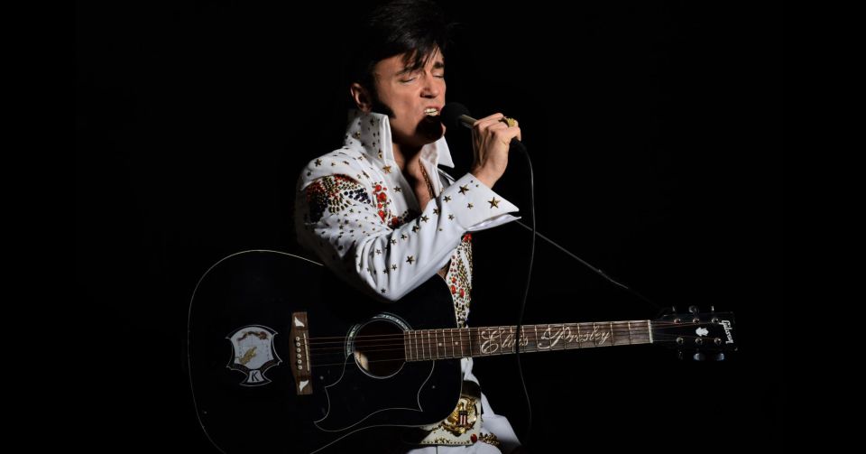 London: Dinner Cruise with Elvis Tribute on the Thames River - Getting On Board: What Your 7:45 PM Starts Actually Feels Like
