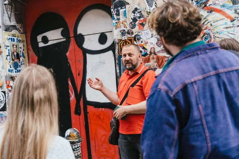 London: East End Instagrammable Street Art & Graffiti Tour - Spitalfields and Shoreditch: quick photo stops with real neighborhood energy