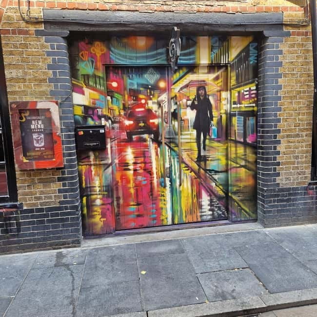 London: East End Instagrammable Street Art & Graffiti Tour - Brick Lane: the right angle is half the art