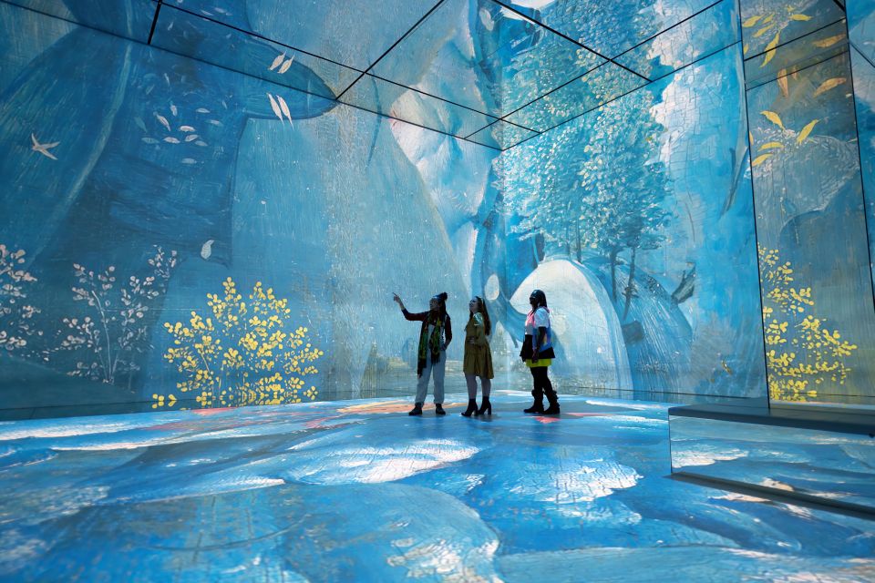 London: Entry Ticket to Frameless Immersive Art Experience - Comfort and practical details: what to bring and what to skip