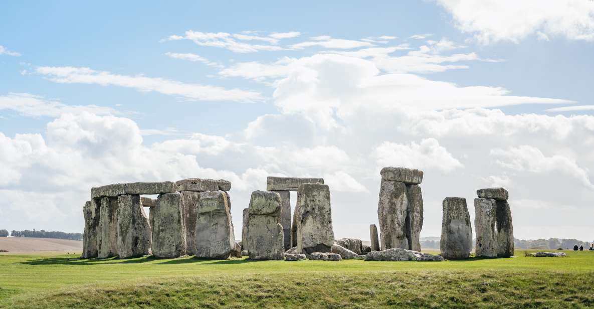 London: Full-Day Windsor, Stonehenge, and Oxford Tour - The Coach Ride Setup: WiFi, USB, and Hearing the Guide in Comfort