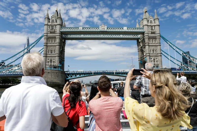 London: Fully Flexible River Thames Sightseeing Pass - Food, drinks, and photo strategy on the Thames
