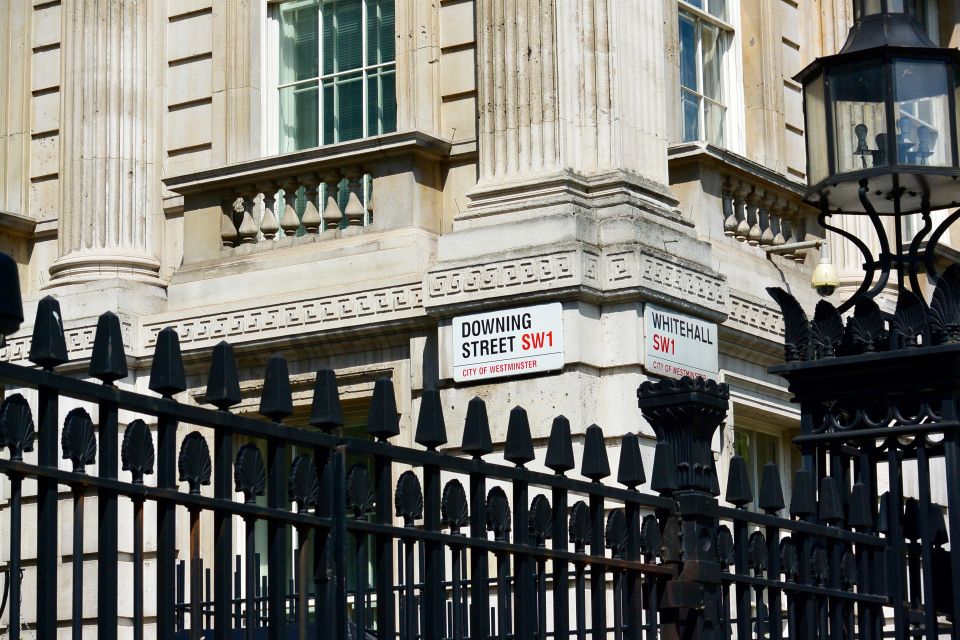 London: German-Speaking Guided Tour of Westminster - Downing Street and the side streets of the St. James’s–Westminster corridor