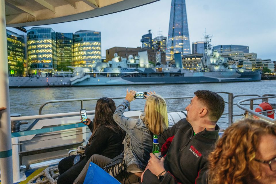 London: Ghost Walk and River Thames Boat Ride - Green Park, St James’s Palace, and Parliament: The Story Chain Begins