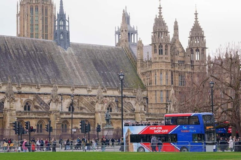 London: Golden Tours Gray Line Hop-on Hop-off Bus Tour - On-board experience: audio, Wi‑Fi, and the reality of open tops