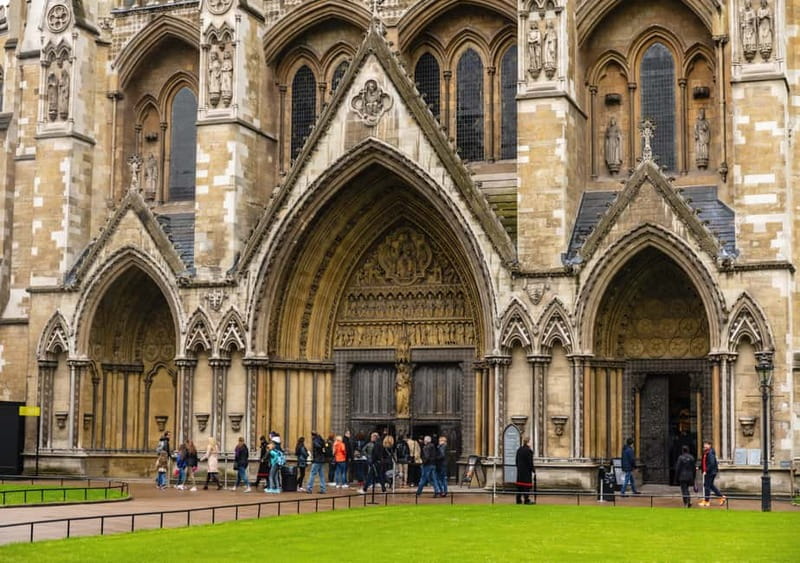 London: Guided Tour of Houses of Parliament & Westminster - Photography, rest stops, and what to expect from your body