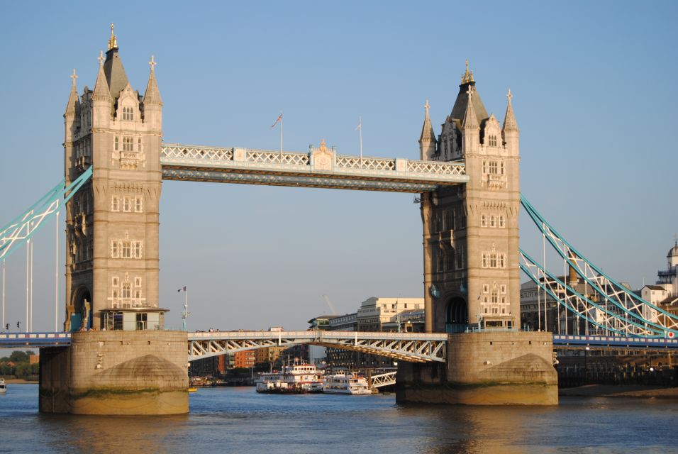 London Half-Day Private Chauffeur Driven Tour - Tower of London and the Crown Jewels area