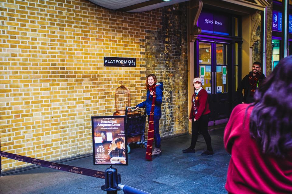 London: Harry Potter Movies Walking Tour (Kids Go Free) - Borough Market and London Bridge: ending on a real London finale