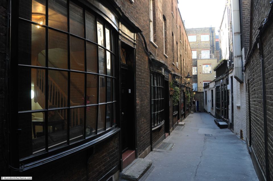 London: Harry Potter Walking Tour and River Thames Cruise - How to plan: timing, weather, bags, and the trolley photo trick