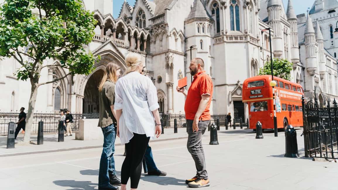 London: Historic City Walking Tour(& Rooftop Garden Access<em>) – Quick highlights you’ll actually feel on this walk’ /></p>
<ul>
<li><strong>Rooftop Garden at 120 on Sun/Mon</strong>: included access with sweeping skyline views and a “birds-eye” perspective.</li>
<li><strong>Temple start + City boundary context</strong>: you’ll learn how the City of London’s fiscal and governmental lines work (via the Temple Bar marker).</li>
<li><strong>Old London anchors</strong>: Tower Bridge vs. London Bridge explained, plus time for the Tower of London’s fortress stories.</li>
<li><strong>Big landmarks, not just photos</strong>: St Paul’s, Bank of England, Royal Exchange, and Monument all have clear reasons for being there.</li>
<li><strong>Pub + bells stop</strong>: Ye Olde Cheshire Cheese and the Bow Bells area make the day feel very human.</li>
<li><strong>Strong guide energy</strong>: guides like <strong>Lucas</strong>, <strong>Carolina</strong>, and <strong>Margaret</strong> are called out for friendly, engaging storytelling.</li>
</ul>
<h2 id="starting-at-temple-where-the-citys-story-really-begins">Starting at Temple: where the City’s story really begins</h2>
<p><img src=