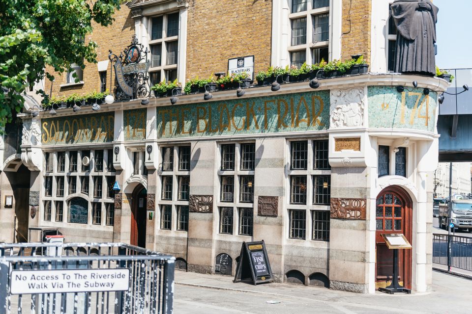 London: Historic Pubs of Central London Walking Tour - Starting Outside St Paul’s: the smooth kickoff and walking pace