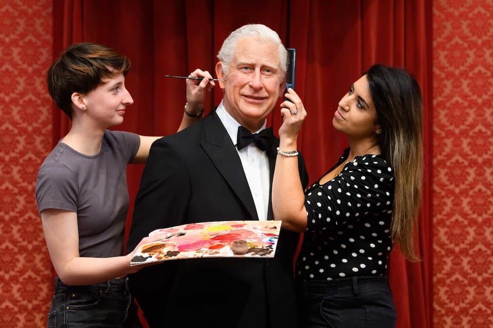 London: Hop-on Hop-off Bus Tour and Madame Tussauds Ticket - The Golden Tours hop-on hop-off: how to use the bus like a local