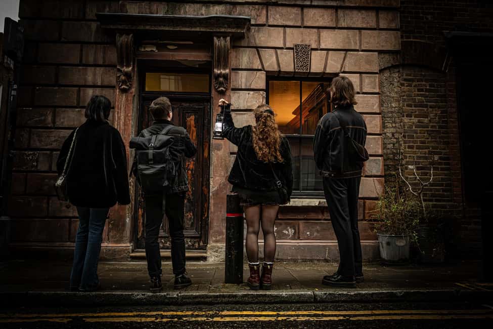 London: Interactive Jack the Ripper Walking Tour - Your Ripperologist guide: how the best part is the human delivery