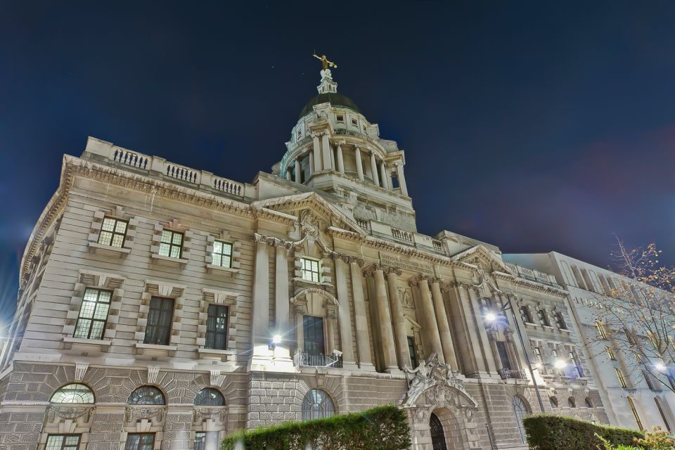 London: Jack The Ripper and Sherlock Holmes Bus Tour - Old Bailey: where public hangings once happened