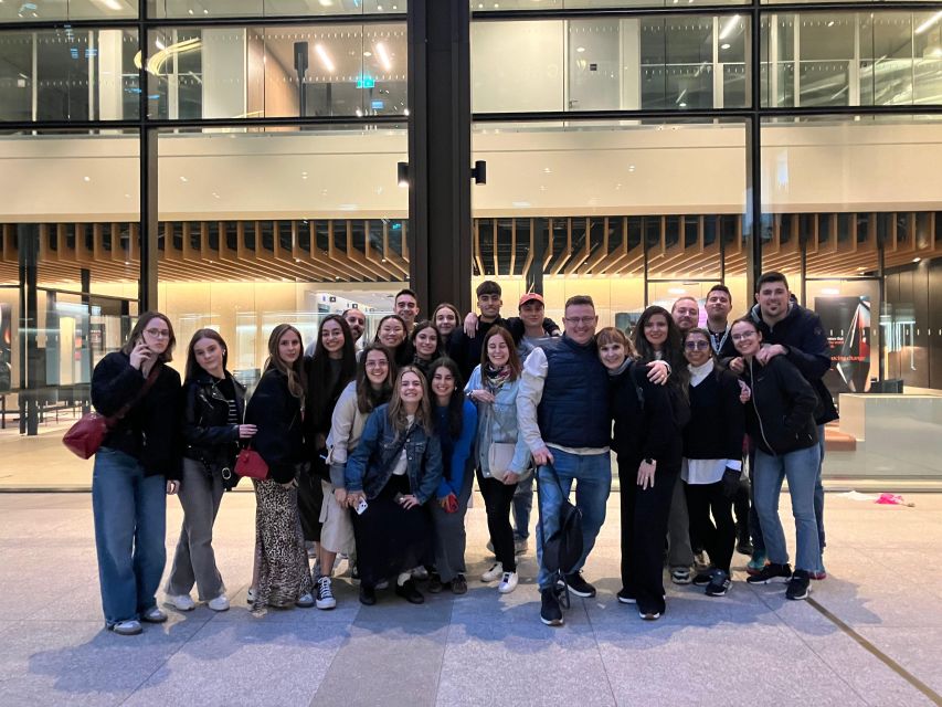 London: Jack the Ripper tour in Spanish (RLA Winner) - Banglatown Arch and Mitre Square Garden: neighborhoods around the case