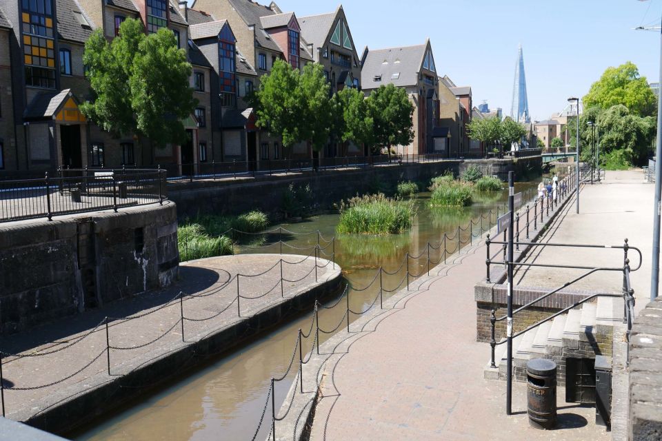 London: James Bond Filming Locations Bus Tour - Should you book it?