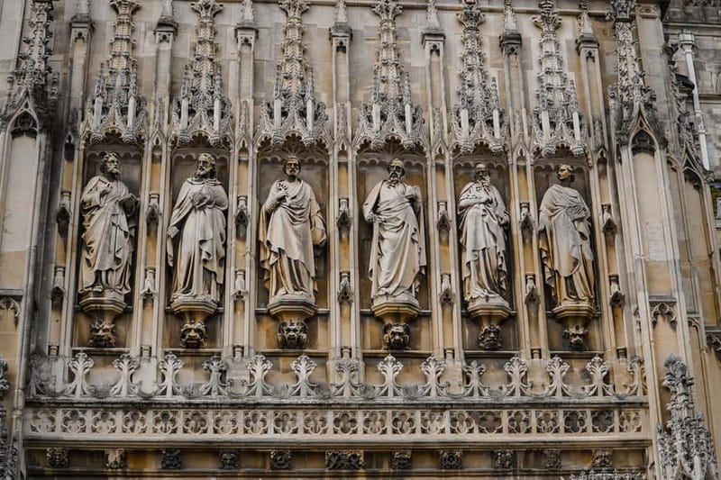 London: Lacock & The Cotswolds Harry Potter Small Group Tour - The coach ride to Gloucester Cathedral: a short reset before the big cathedral