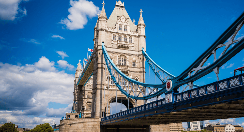 London: London Sightseeing Walking Tour with 30+ Sights - 10 Downing Street, Big Ben, and Westminster Abbey from street level