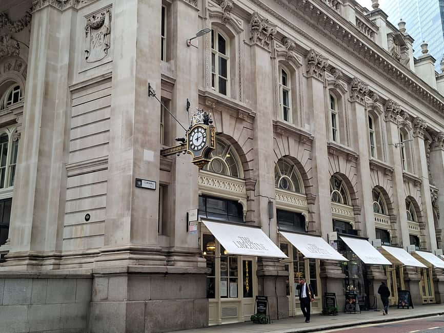 London: Mary Poppins Walking Tour - The City’s landmark trail: from big institutions to story moments