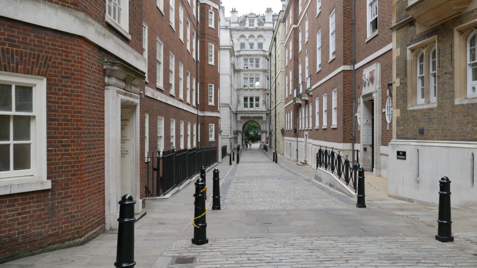 London: Mary Poppins Walking Tour - Catchphrases, Leery, and how the guide keeps it interactive