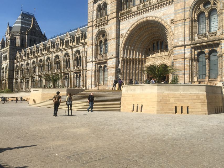 London: Natural History Museum Entry Ticket and Guided Tour - Hintze Hall: dinosaurs plus the 25-meter blue whale
