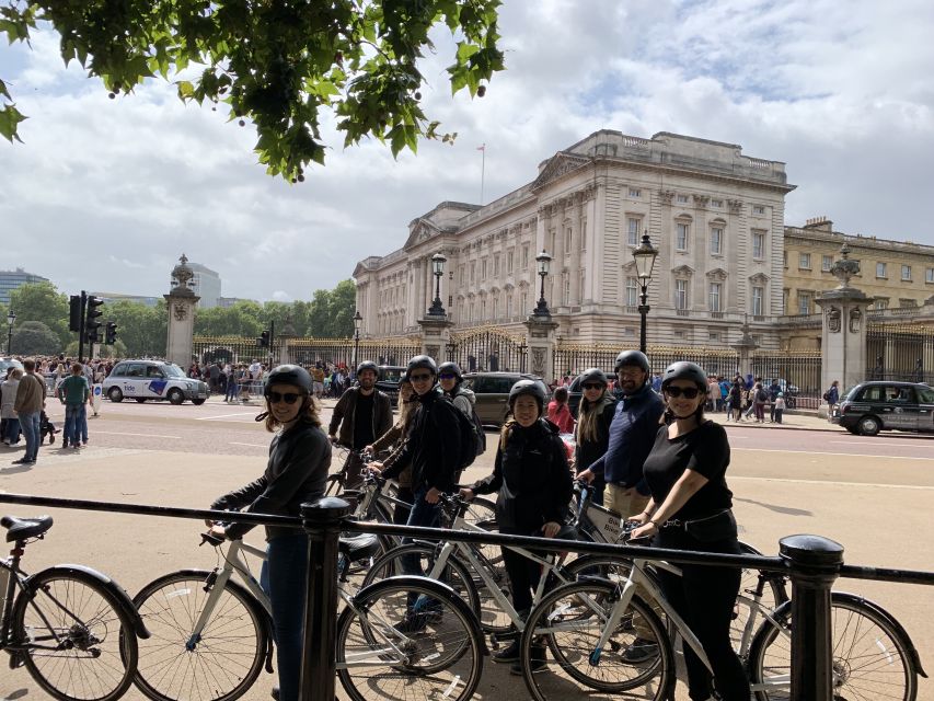 London: Parks and Palaces Guided Morning Bike Tour - The guide experience: Ola’s storytelling and the small comforts