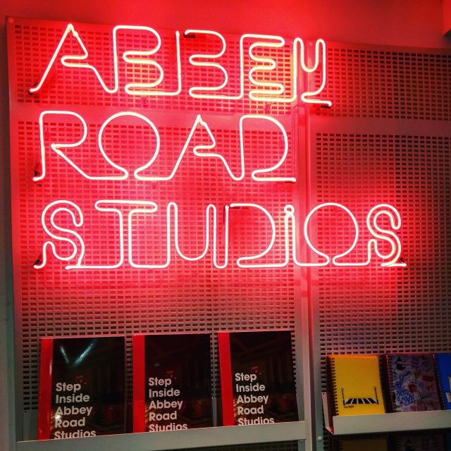 London: Private Beatles Taxi Tour - Sloane Square to the Royal Court Theatre: start fast, stay comfortable