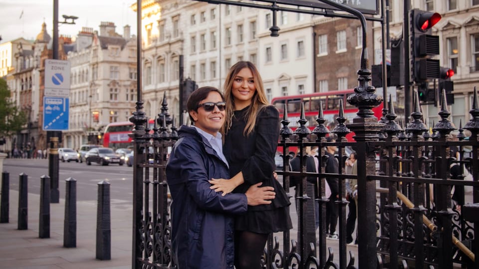 London: Private Photoshoot with Video Clip Option - The walk and the small details that make photos look real