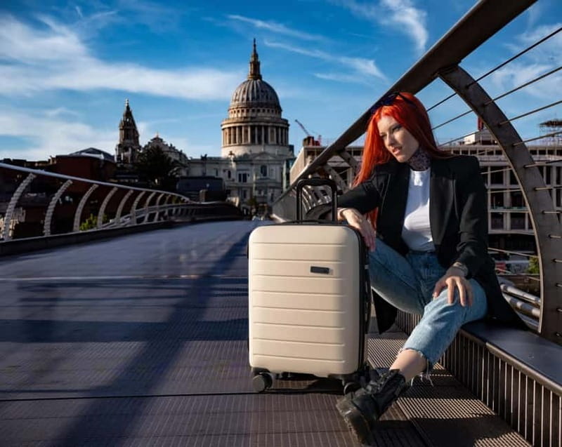 London: Private travel vacation photoshoot -Romantic Special - Value Check: Is $202 Worth It for a Private Shoot?