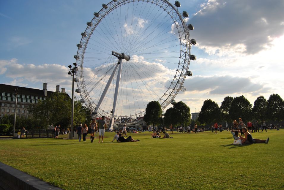 London: Private Walking Sightseeing Tour - Big Ben Clock Tower and the Gothic Houses of Parliament from the Street