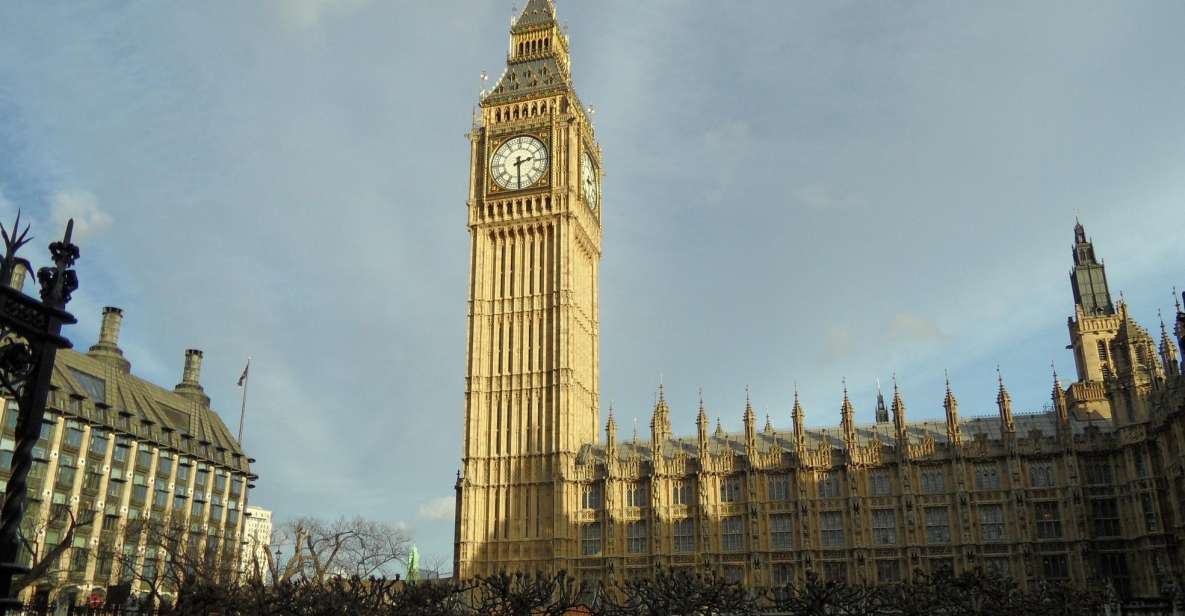 London: Private Walking Sightseeing Tour - Walking Up Whitehall to Trafalgar Square and the National Gallery