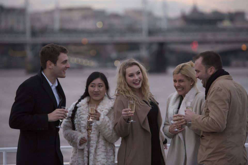 London: River Thames Evening Cruise with Bubbly and Canapés - Key Details at a Glance