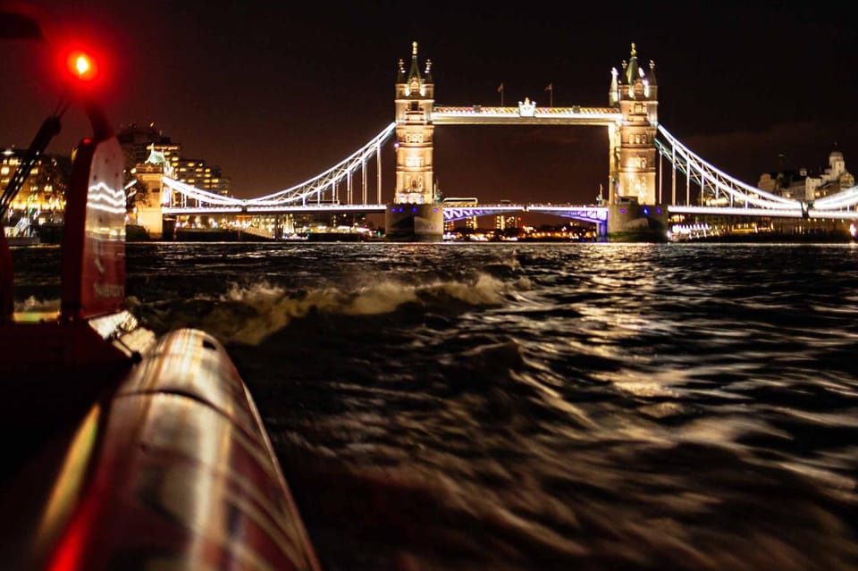 London: River Thames Sunset Speedboat Experience with Drink - Onboard comedy and the included seasonal drink: fun, but read the fine print