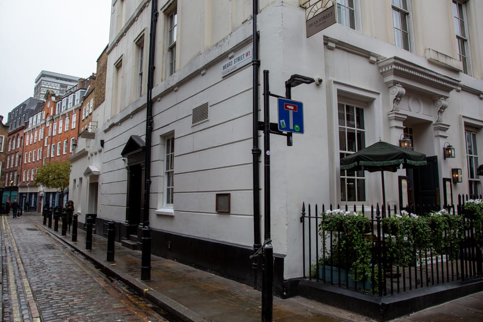 London: Rock 'n' Roll History Tour - The Abbey Road crossing: how to nail the iconic photo moment
