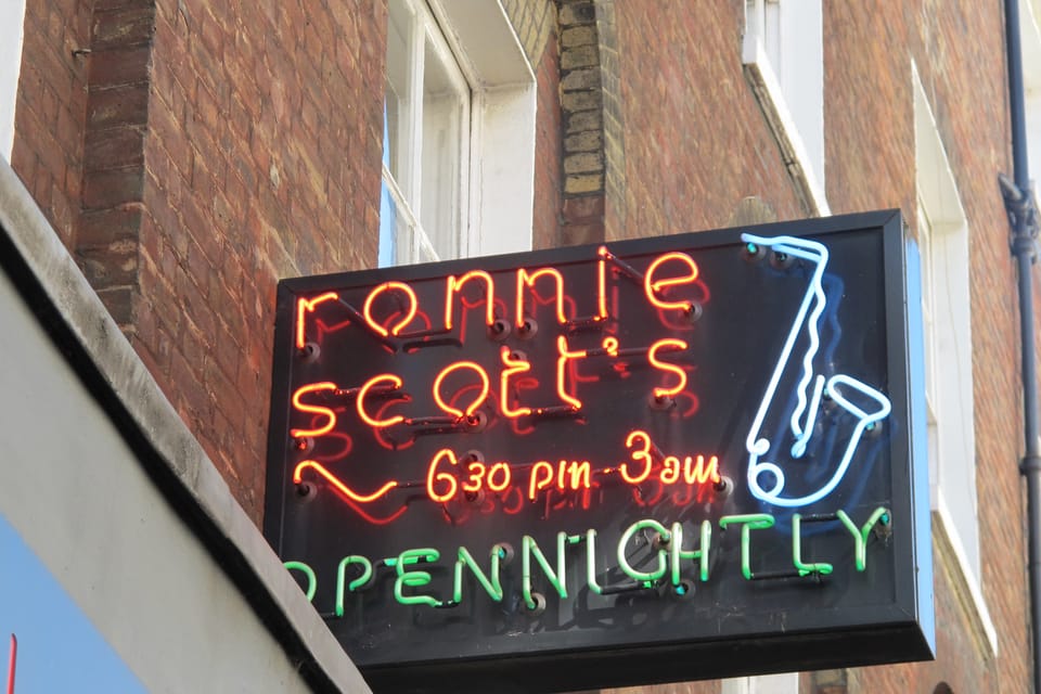 London: Rock 'n' Roll History Tour - Where to meet and when to show up (so you don’t miss the start)