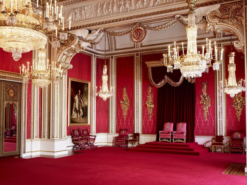 London: Royal Walking Tour and Buckingham Palace Audio Tour - The game plan: a royal walk plus palace time