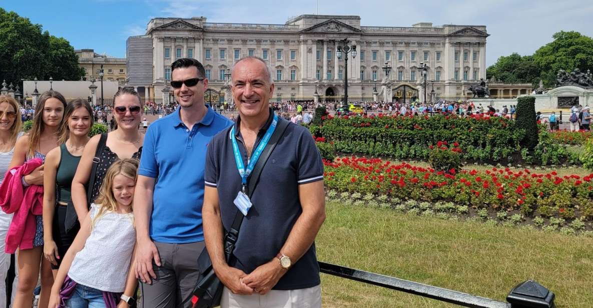 London: Royal Walking Tour and Buckingham Palace Audio Tour - St James Park and The Mall: getting your bearings fast
