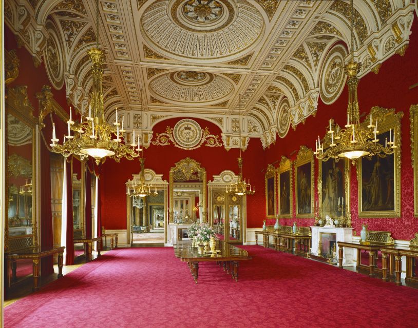 London: Royal Walking Tour and Buckingham Palace Audio Tour - The King’s Tour Artists exhibition (2025 only)