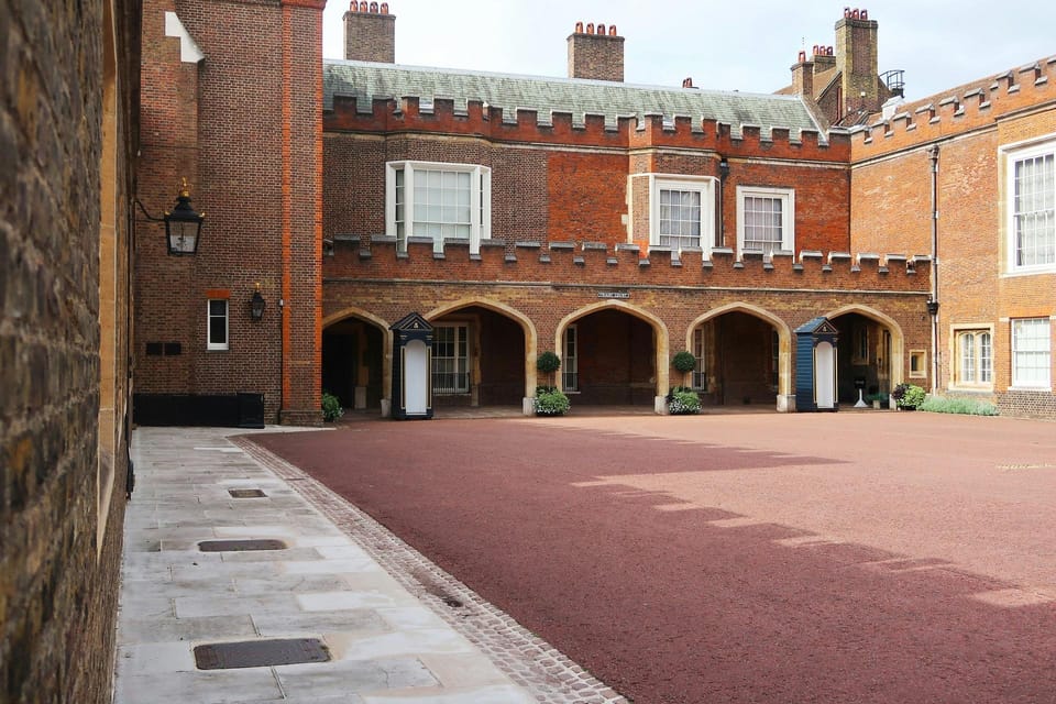 London: Royal Walking Tour with Guard Change & Royal Mews - Key highlights at a glance