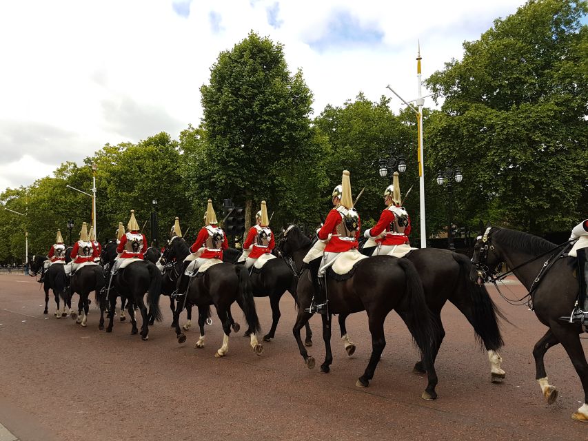 London: Royalty Walking Tour with Changing of The Guard - Green Park Underground to Buckingham Palace: how the morning sets you up